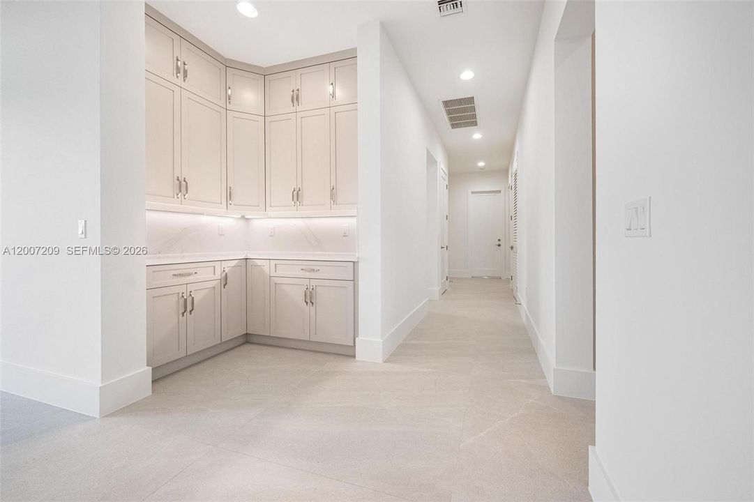 For Sale: $3,450,000 (5 beds, 6 baths, 5301 Square Feet)