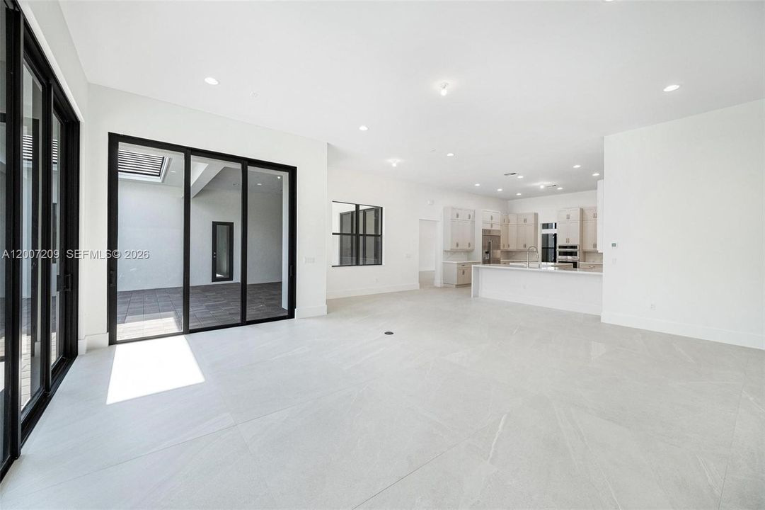 For Sale: $3,450,000 (5 beds, 6 baths, 5301 Square Feet)
