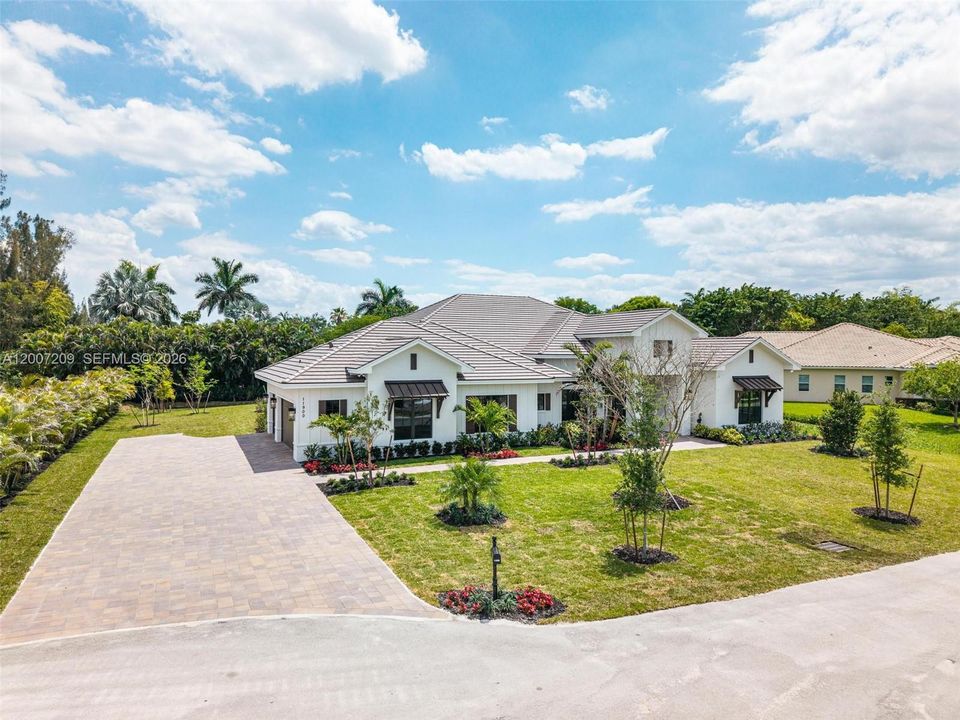 For Sale: $3,450,000 (5 beds, 6 baths, 5301 Square Feet)