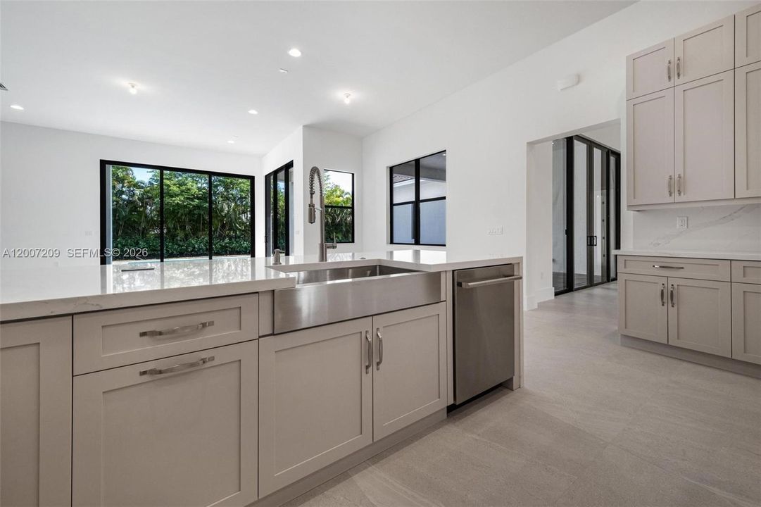 For Sale: $3,450,000 (5 beds, 6 baths, 5301 Square Feet)