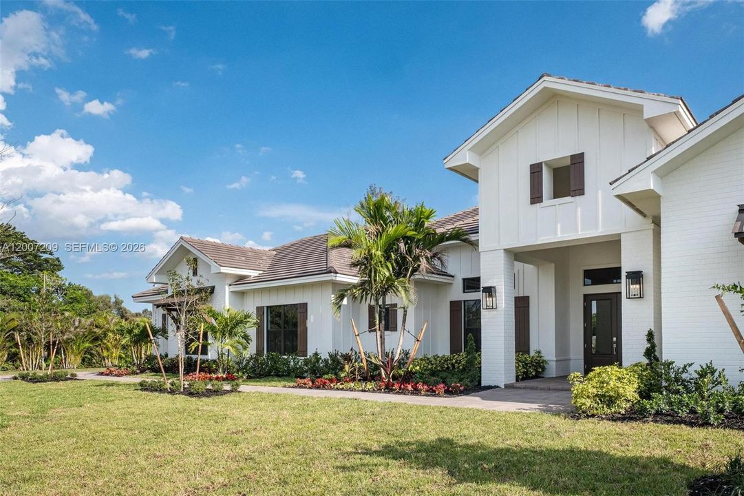 For Sale: $3,450,000 (5 beds, 6 baths, 5301 Square Feet)
