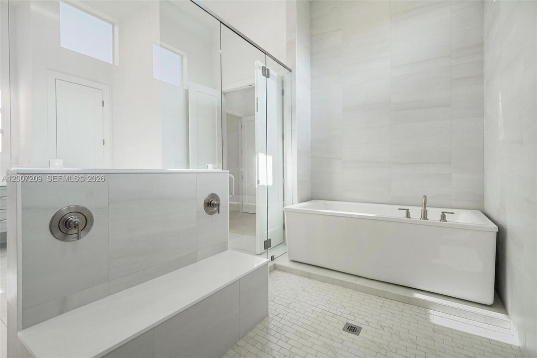 For Sale: $3,450,000 (5 beds, 6 baths, 5301 Square Feet)