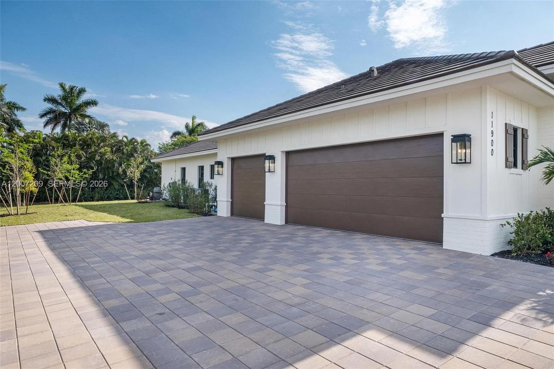 For Sale: $3,450,000 (5 beds, 6 baths, 5301 Square Feet)