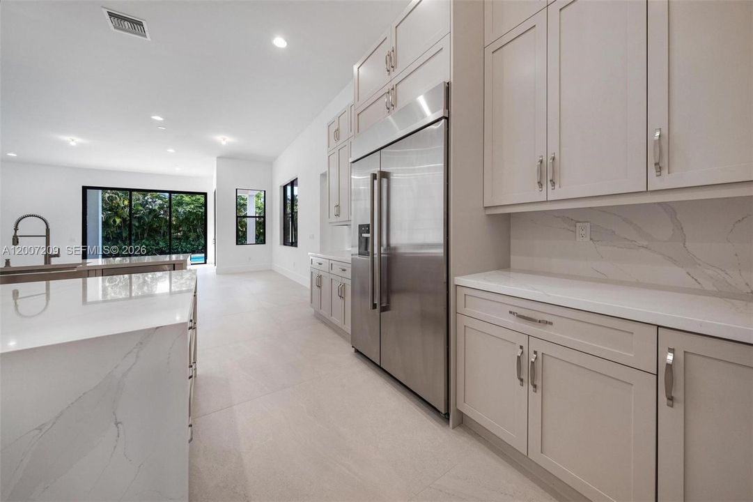 For Sale: $3,450,000 (5 beds, 6 baths, 5301 Square Feet)