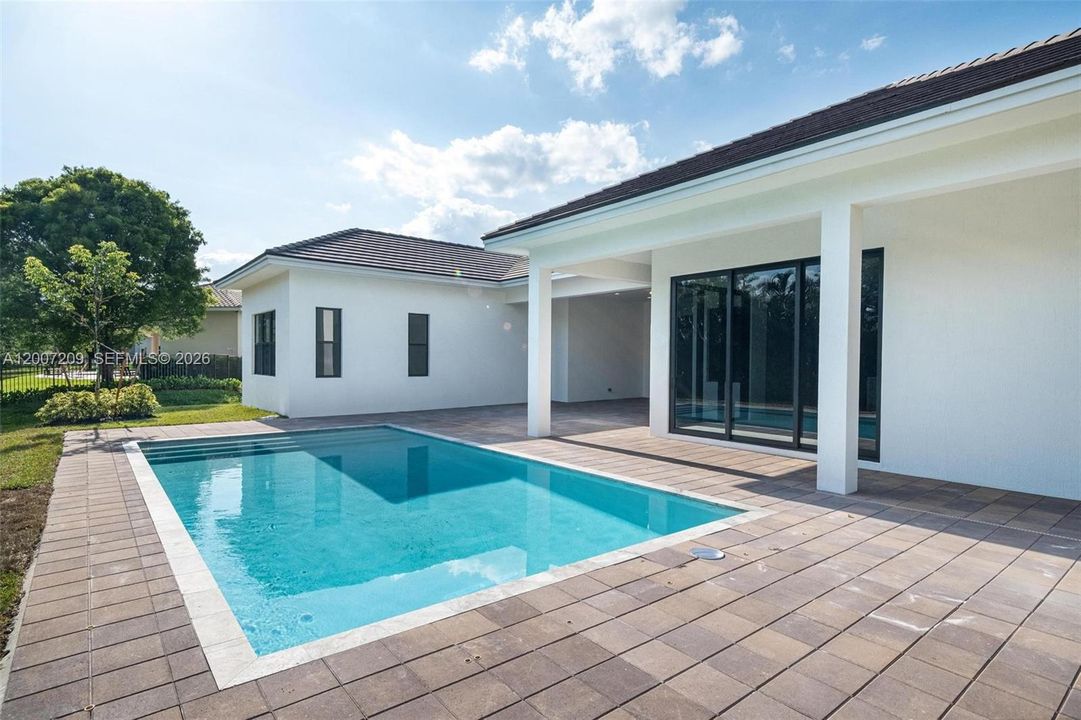 For Sale: $3,450,000 (5 beds, 6 baths, 5301 Square Feet)