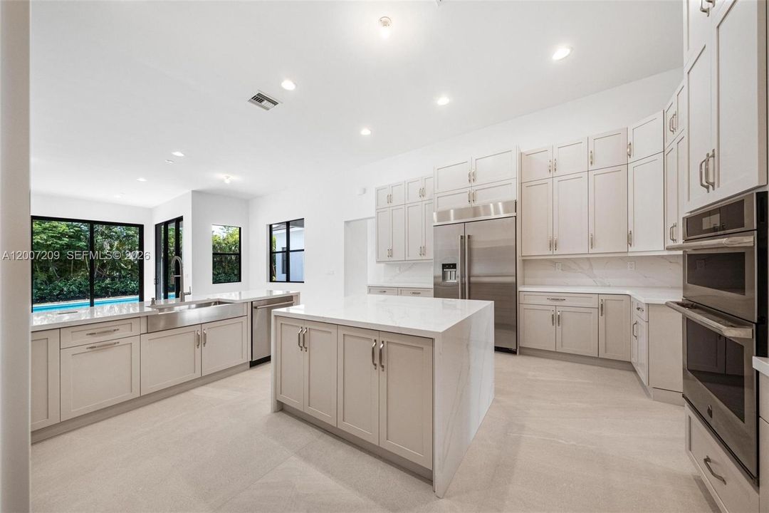 For Sale: $3,450,000 (5 beds, 6 baths, 5301 Square Feet)