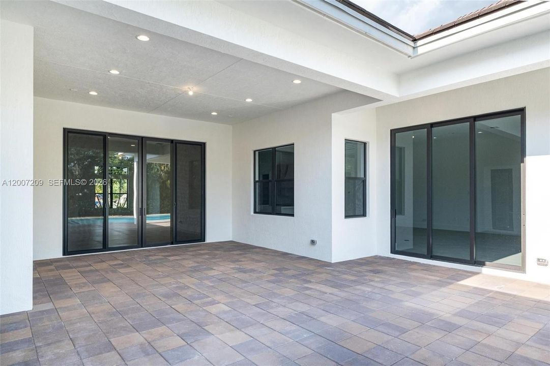 For Sale: $3,450,000 (5 beds, 6 baths, 5301 Square Feet)