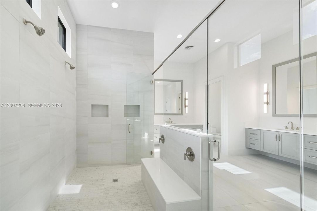 For Sale: $3,450,000 (5 beds, 6 baths, 5301 Square Feet)