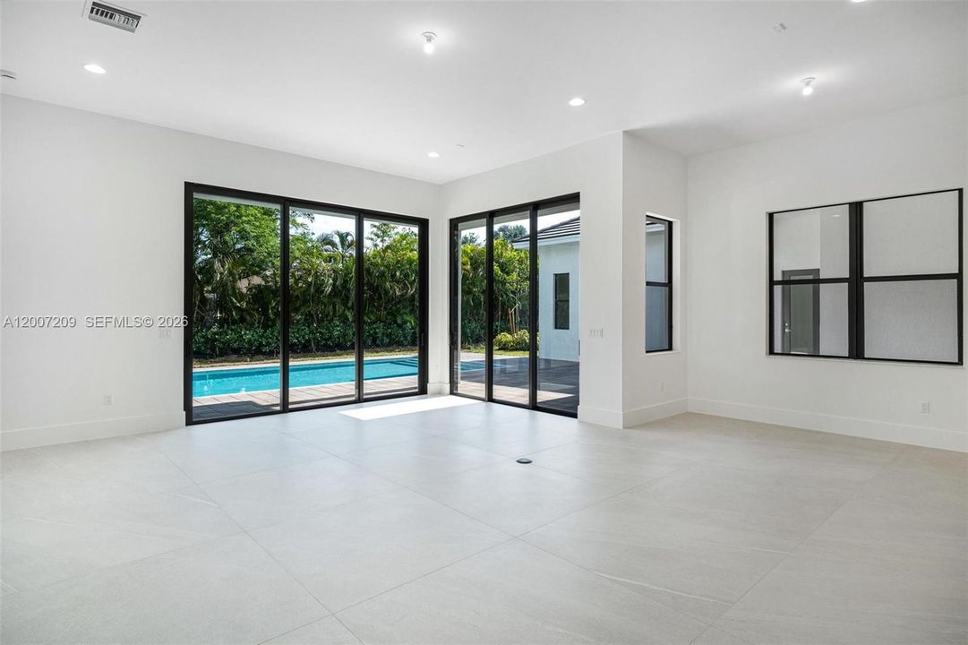 For Sale: $3,450,000 (5 beds, 6 baths, 5301 Square Feet)