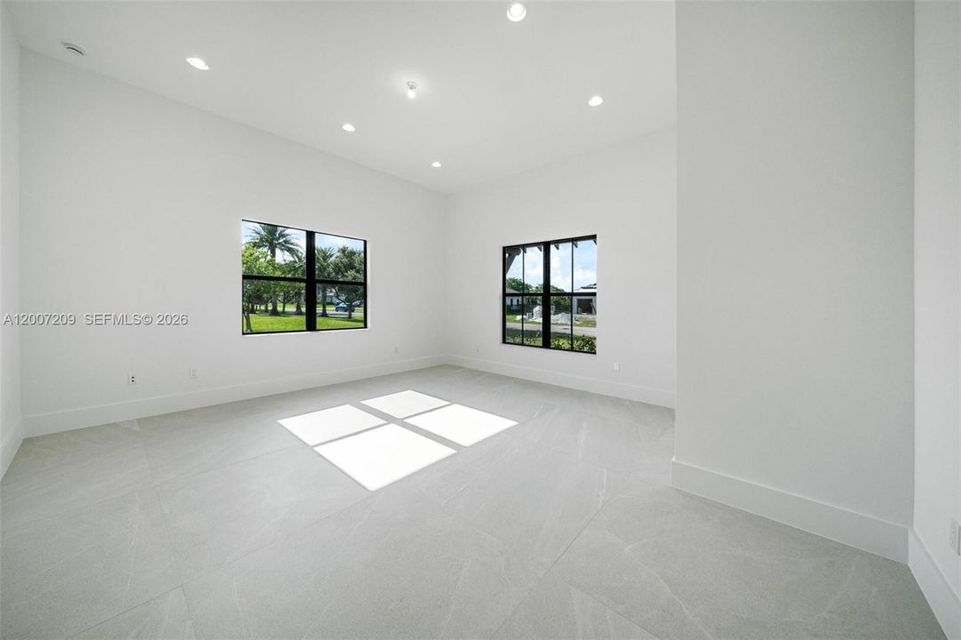 For Sale: $3,450,000 (5 beds, 6 baths, 5301 Square Feet)