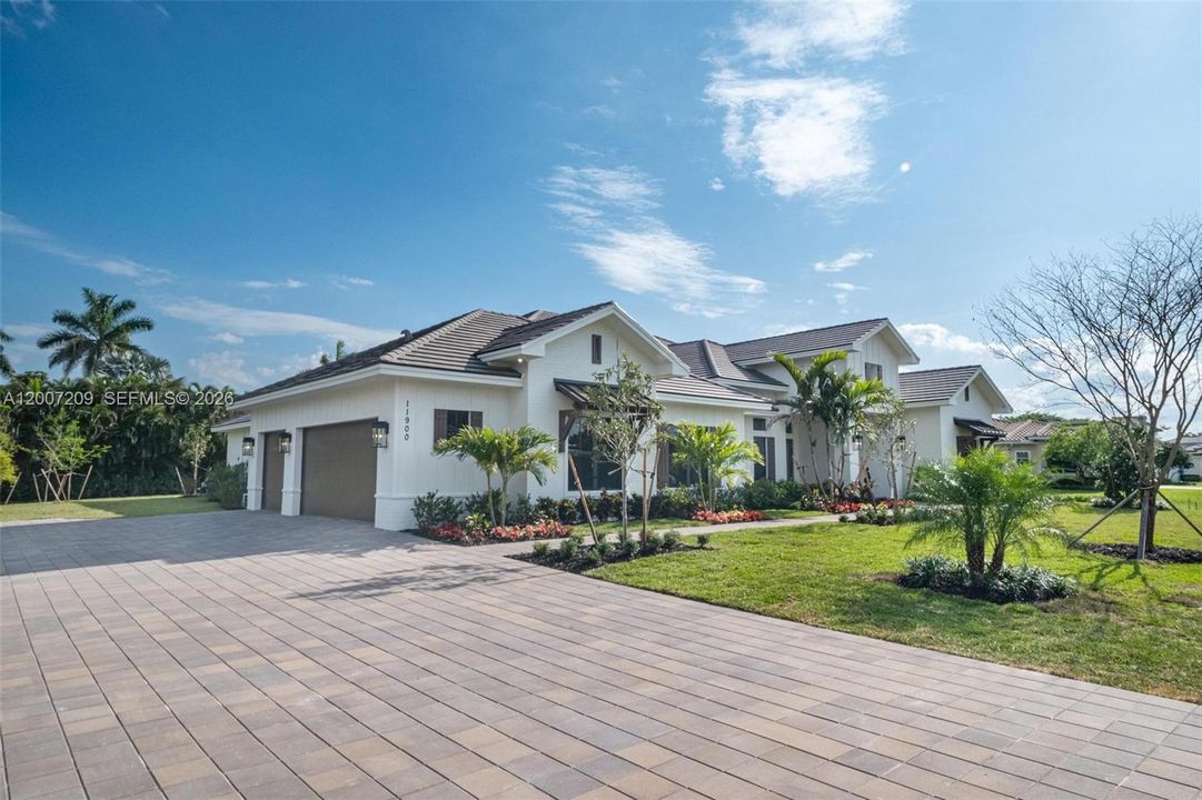 For Sale: $3,450,000 (5 beds, 6 baths, 5301 Square Feet)