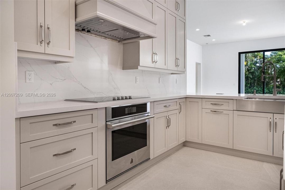 For Sale: $3,450,000 (5 beds, 6 baths, 5301 Square Feet)