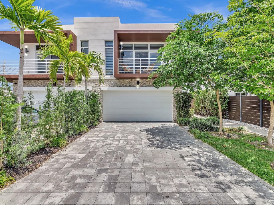 For Sale: $1,865,000 (4 beds, 4 baths, 3387 Square Feet)