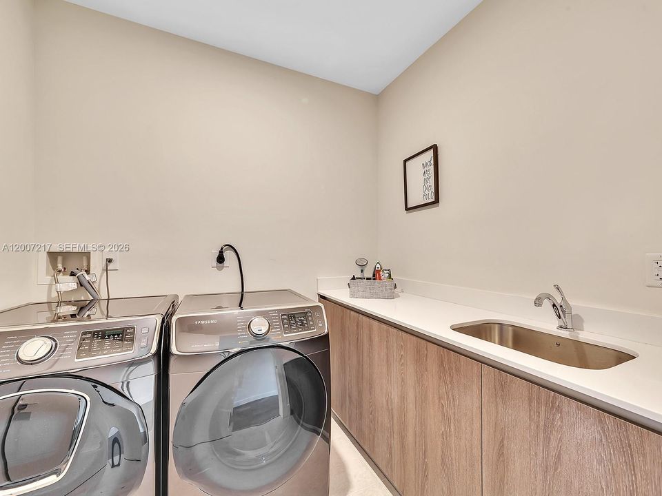 For Sale: $1,865,000 (4 beds, 4 baths, 3387 Square Feet)