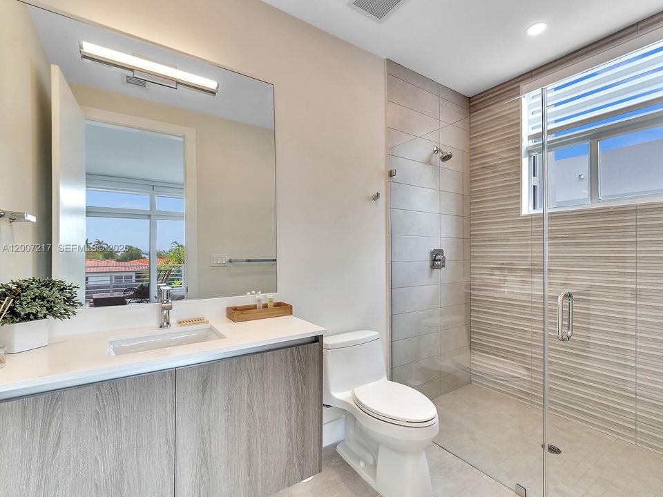 For Sale: $1,865,000 (4 beds, 4 baths, 3387 Square Feet)