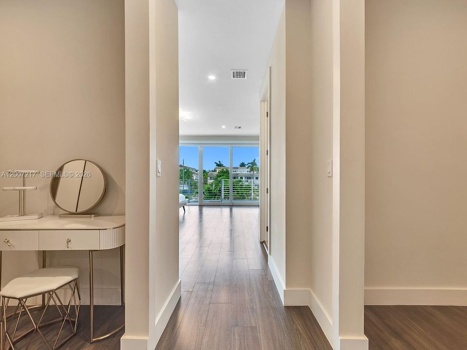 For Sale: $1,865,000 (4 beds, 4 baths, 3387 Square Feet)