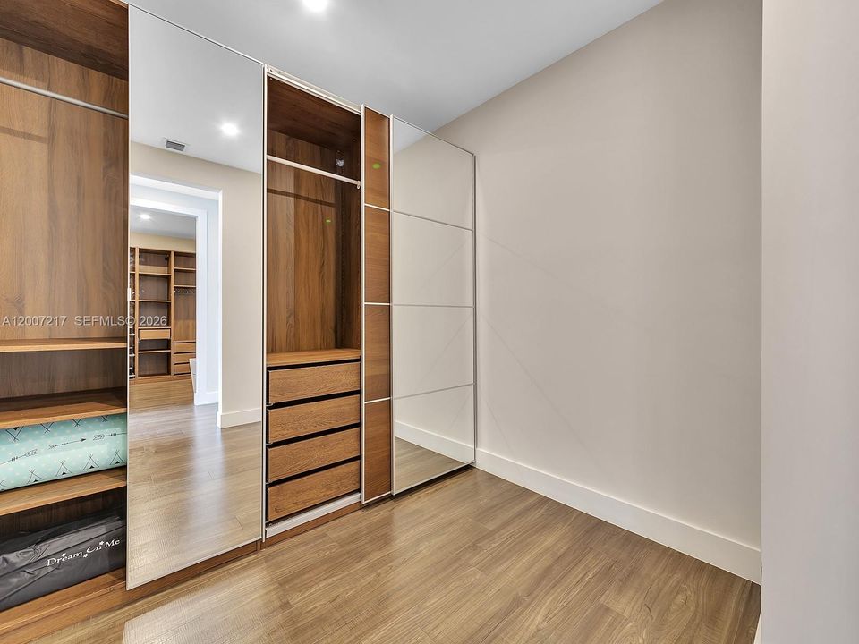 For Sale: $1,865,000 (4 beds, 4 baths, 3387 Square Feet)