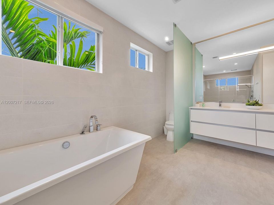 For Sale: $1,865,000 (4 beds, 4 baths, 3387 Square Feet)