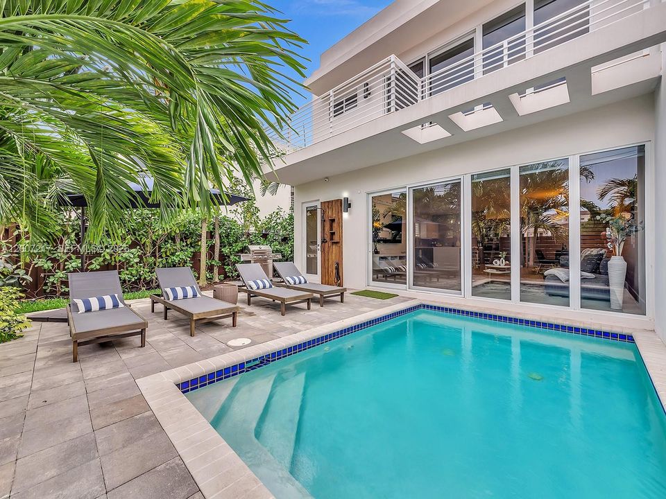 For Sale: $1,865,000 (4 beds, 4 baths, 3387 Square Feet)