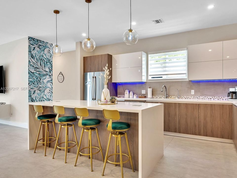 For Sale: $1,865,000 (4 beds, 4 baths, 3387 Square Feet)