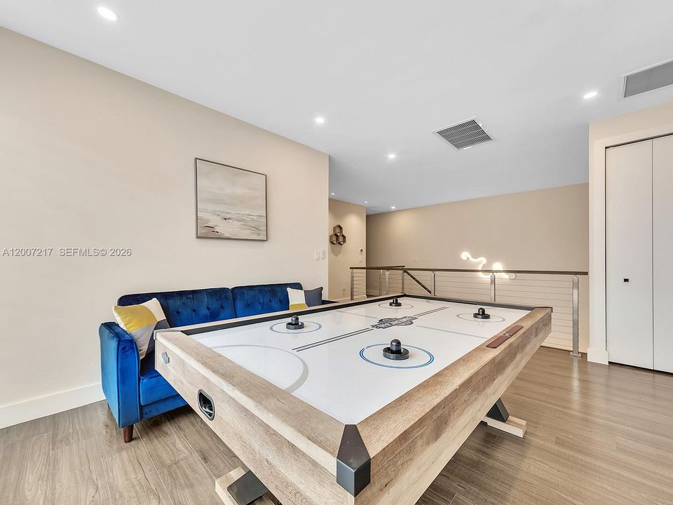 For Sale: $1,865,000 (4 beds, 4 baths, 3387 Square Feet)