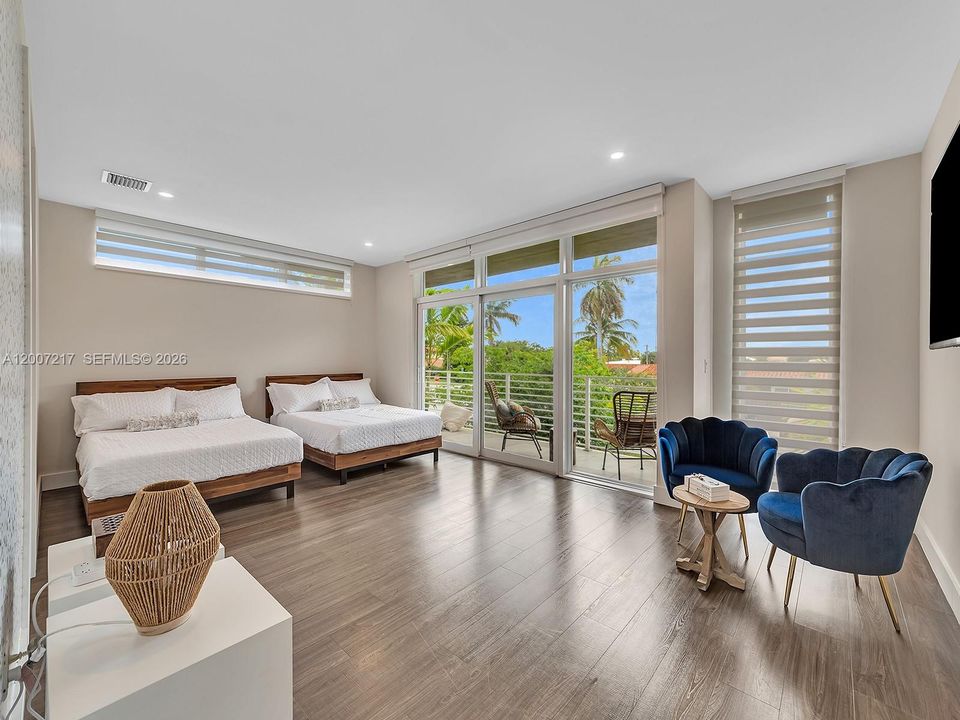 For Sale: $1,865,000 (4 beds, 4 baths, 3387 Square Feet)