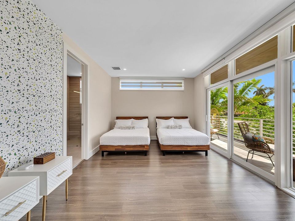 For Sale: $1,865,000 (4 beds, 4 baths, 3387 Square Feet)