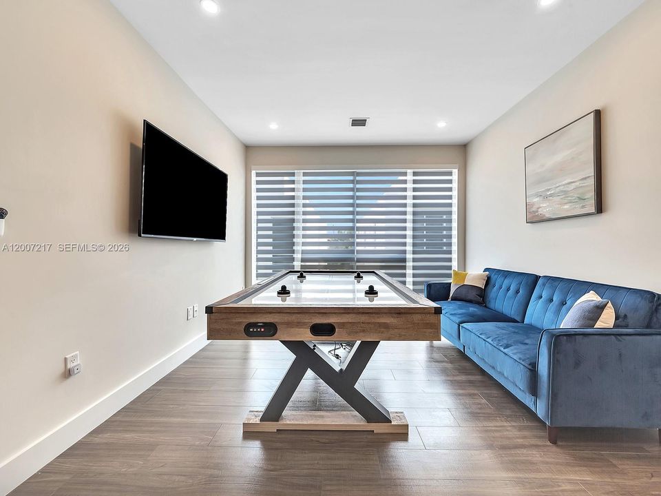 For Sale: $1,865,000 (4 beds, 4 baths, 3387 Square Feet)