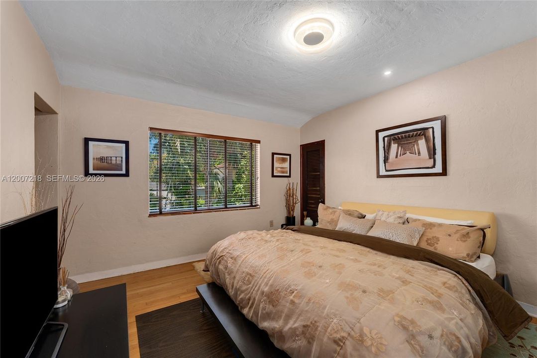 For Sale: $2,900,000 (4 beds, 3 baths, 2359 Square Feet)