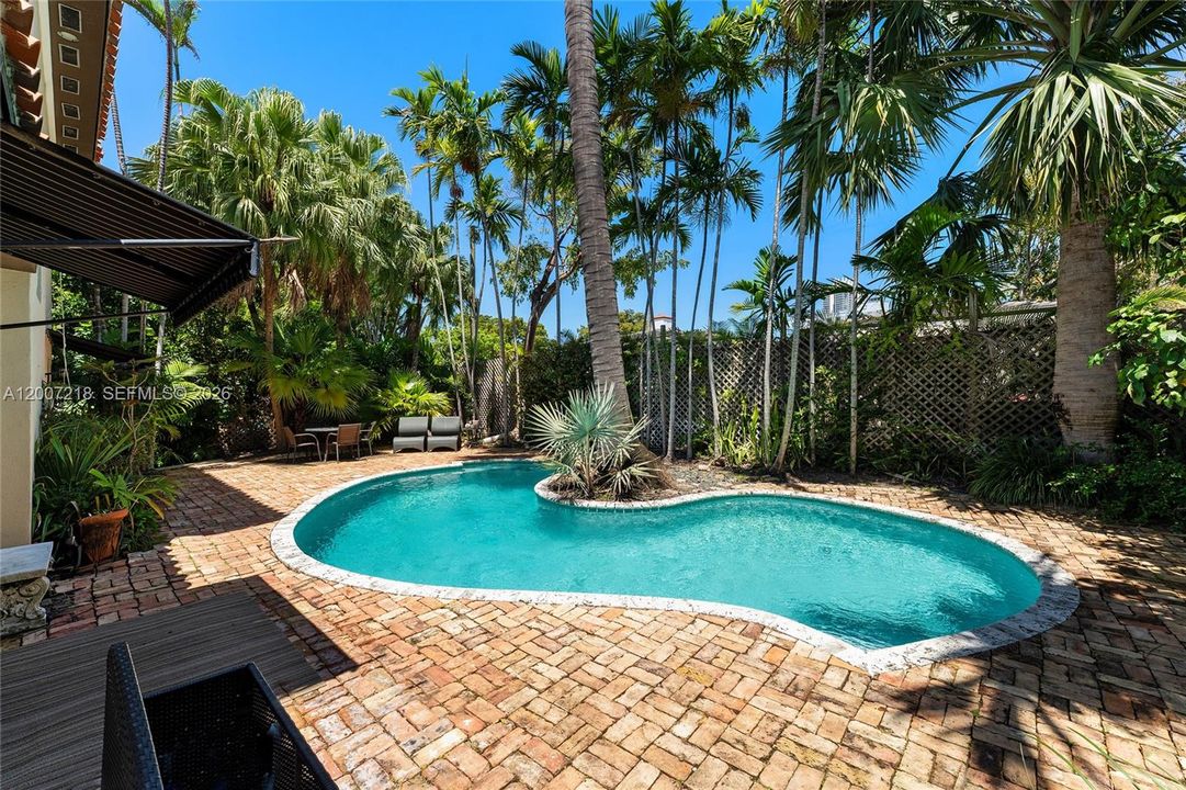 For Sale: $2,900,000 (4 beds, 3 baths, 2359 Square Feet)