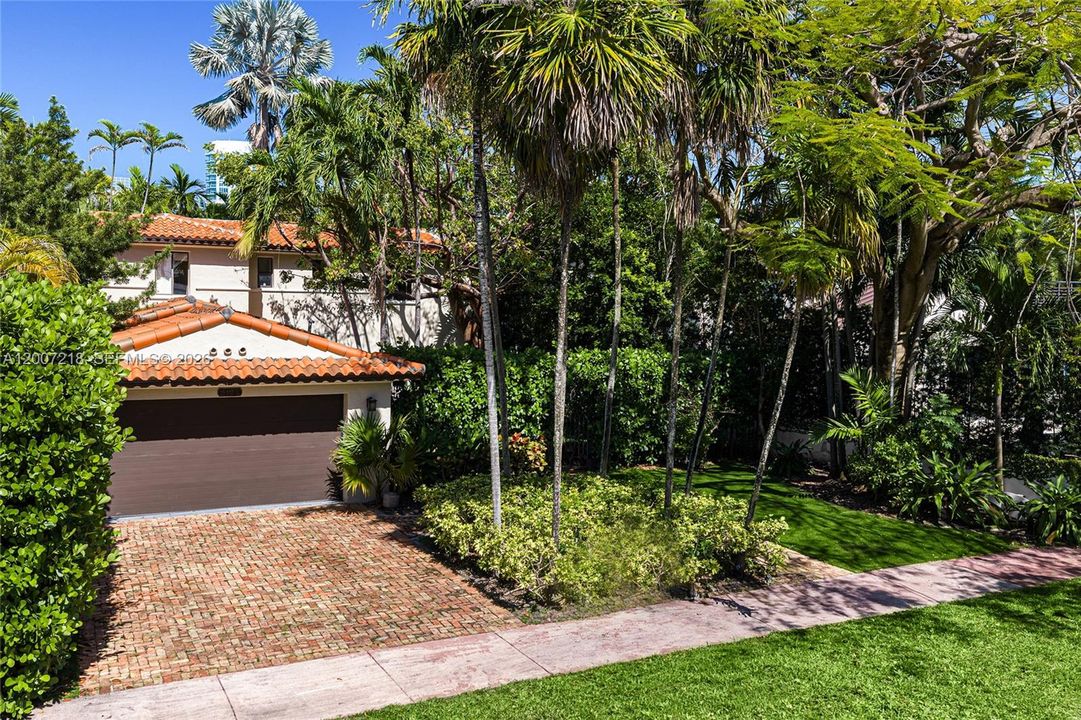 For Sale: $2,900,000 (4 beds, 3 baths, 2359 Square Feet)