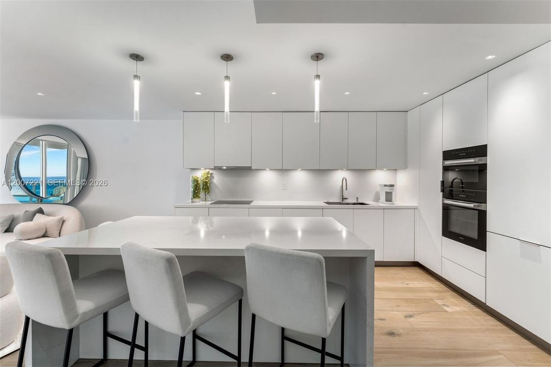 Recently Rented: $9,000 (1 beds, 1 baths, 880 Square Feet)