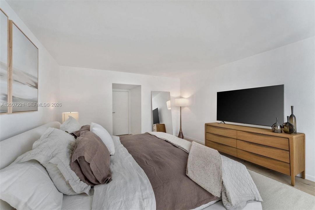 Recently Rented: $9,000 (1 beds, 1 baths, 880 Square Feet)