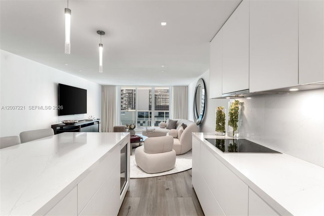 Recently Rented: $9,000 (1 beds, 1 baths, 880 Square Feet)