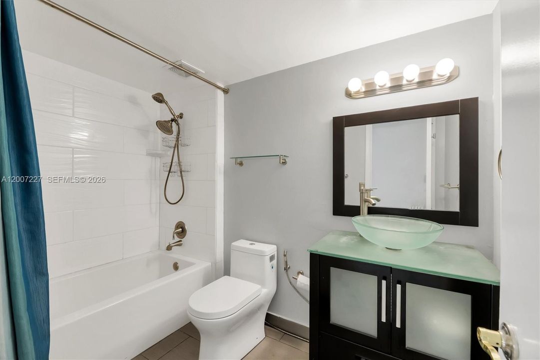 Active With Contract: $408,000 (2 beds, 2 baths, 1490 Square Feet)