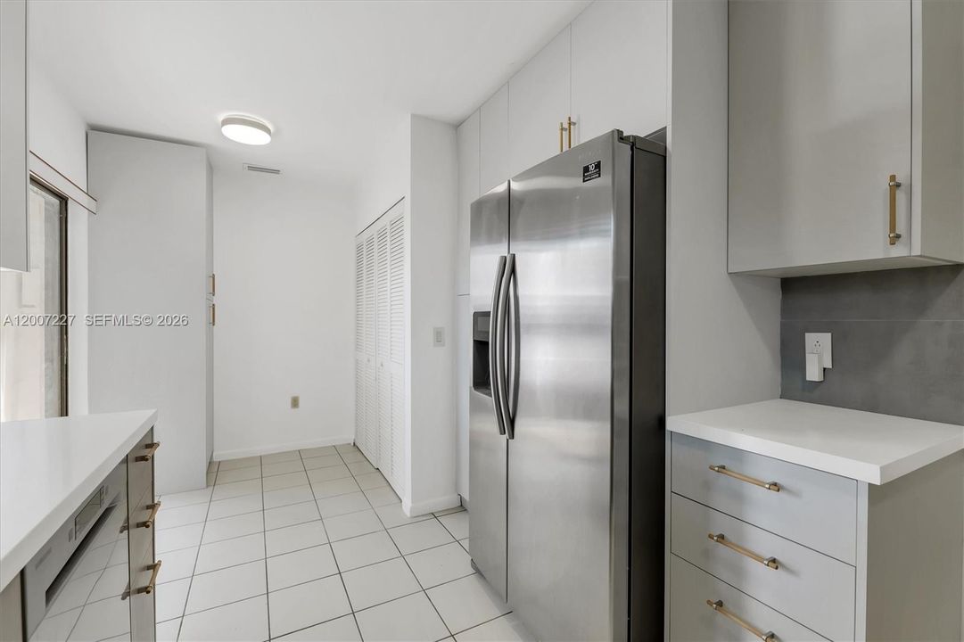 Active With Contract: $408,000 (2 beds, 2 baths, 1490 Square Feet)