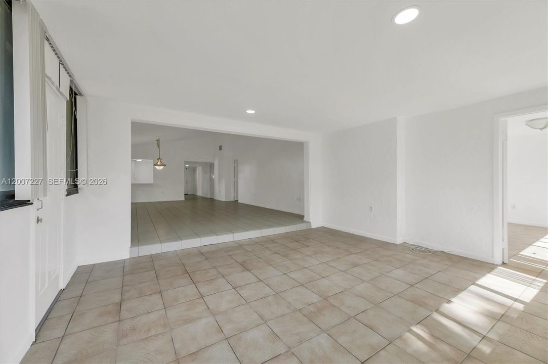 Active With Contract: $408,000 (2 beds, 2 baths, 1490 Square Feet)