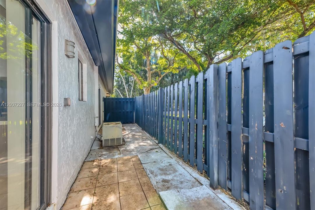Active With Contract: $408,000 (2 beds, 2 baths, 1490 Square Feet)