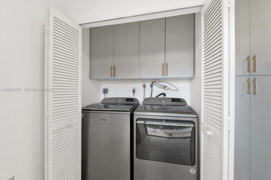 Active With Contract: $408,000 (2 beds, 2 baths, 1490 Square Feet)
