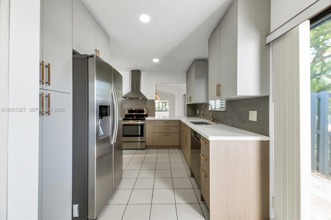 Active With Contract: $408,000 (2 beds, 2 baths, 1490 Square Feet)