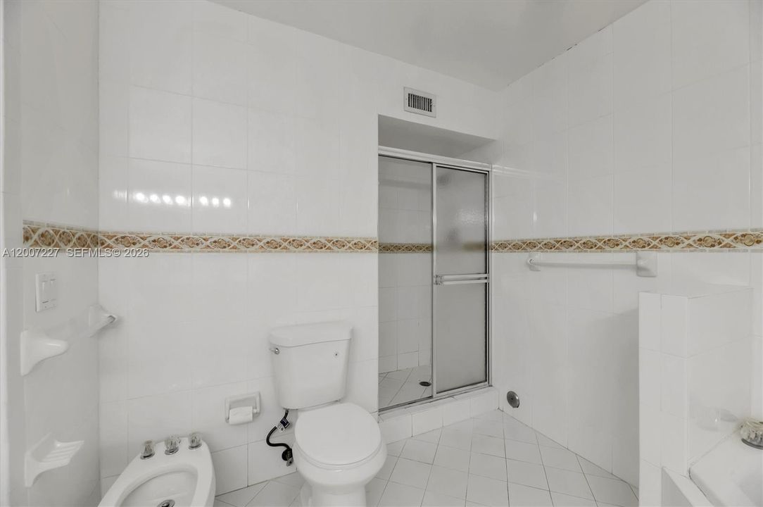 Active With Contract: $408,000 (2 beds, 2 baths, 1490 Square Feet)