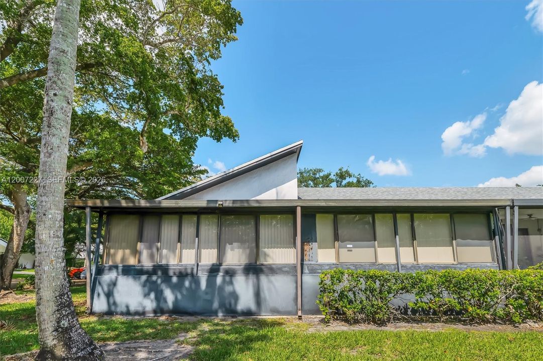 Active With Contract: $408,000 (2 beds, 2 baths, 1490 Square Feet)