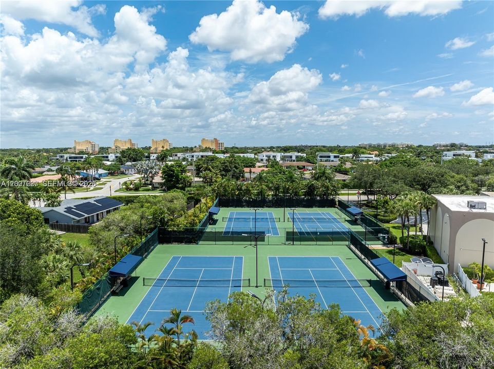 Active With Contract: $408,000 (2 beds, 2 baths, 1490 Square Feet)