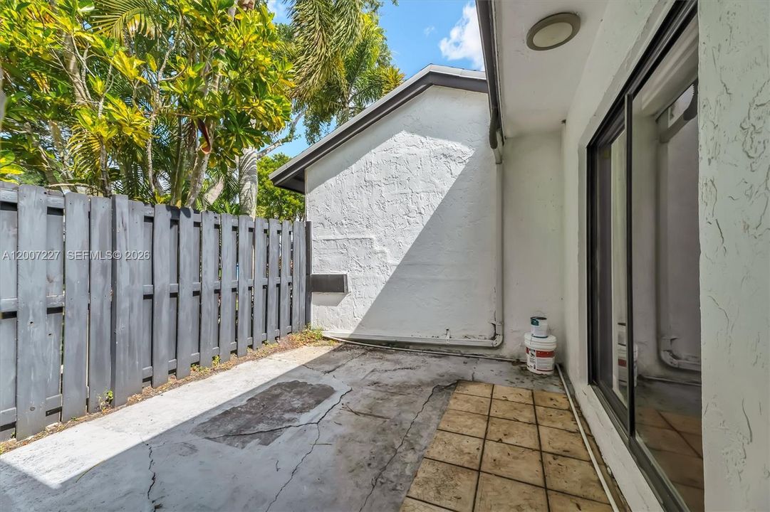 Active With Contract: $408,000 (2 beds, 2 baths, 1490 Square Feet)