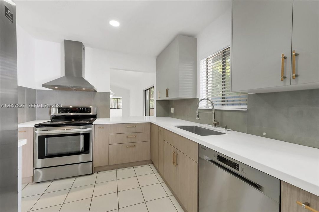 Active With Contract: $408,000 (2 beds, 2 baths, 1490 Square Feet)