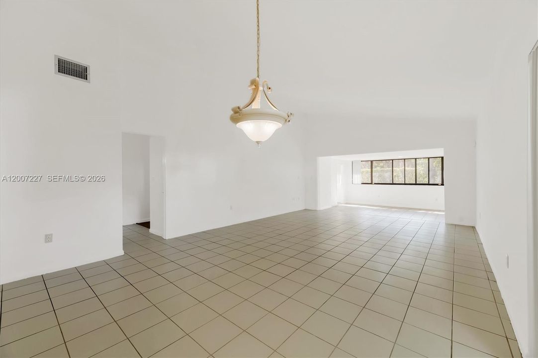 Active With Contract: $408,000 (2 beds, 2 baths, 1490 Square Feet)