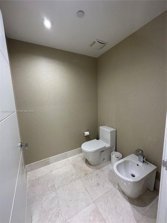 Active With Contract: $12,500 (2 beds, 3 baths, 1487 Square Feet)
