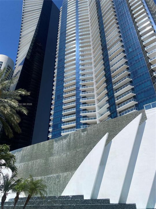 Active With Contract: $12,500 (2 beds, 3 baths, 1487 Square Feet)