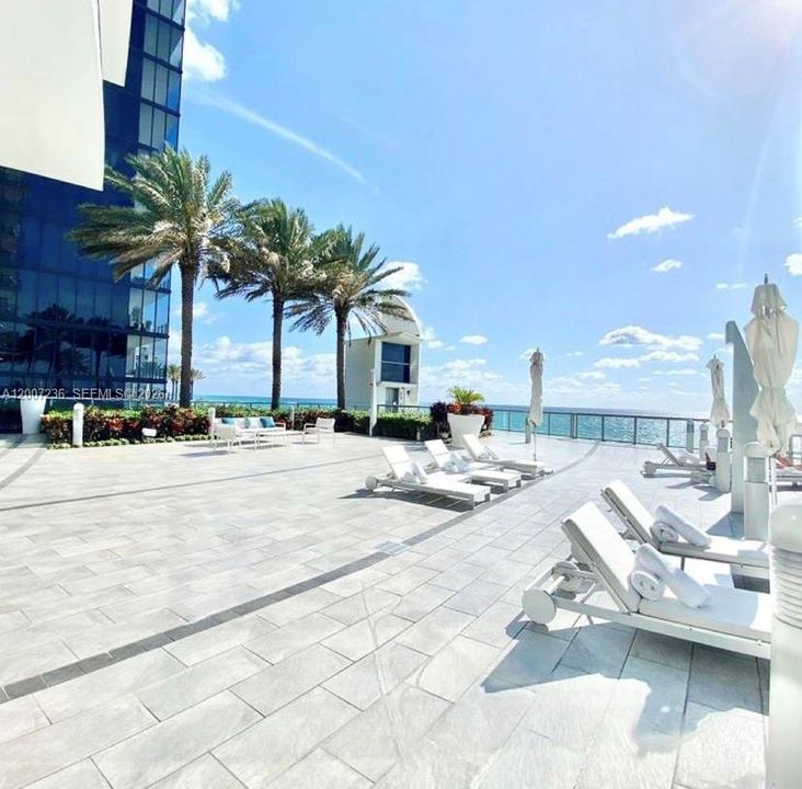 Active With Contract: $12,500 (2 beds, 3 baths, 1487 Square Feet)