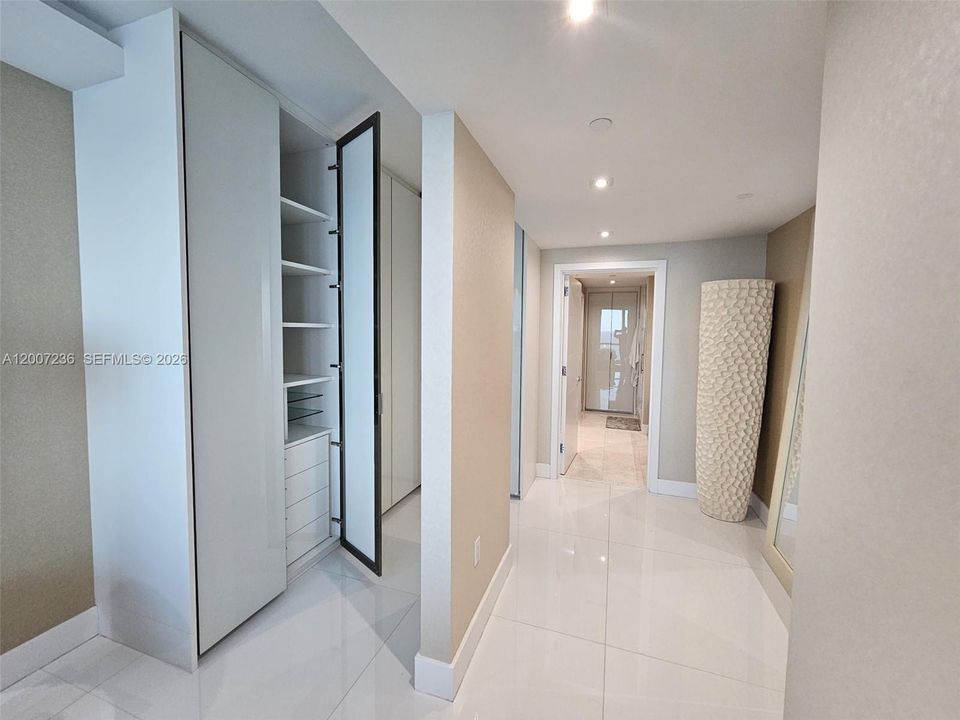 Active With Contract: $12,500 (2 beds, 3 baths, 1487 Square Feet)